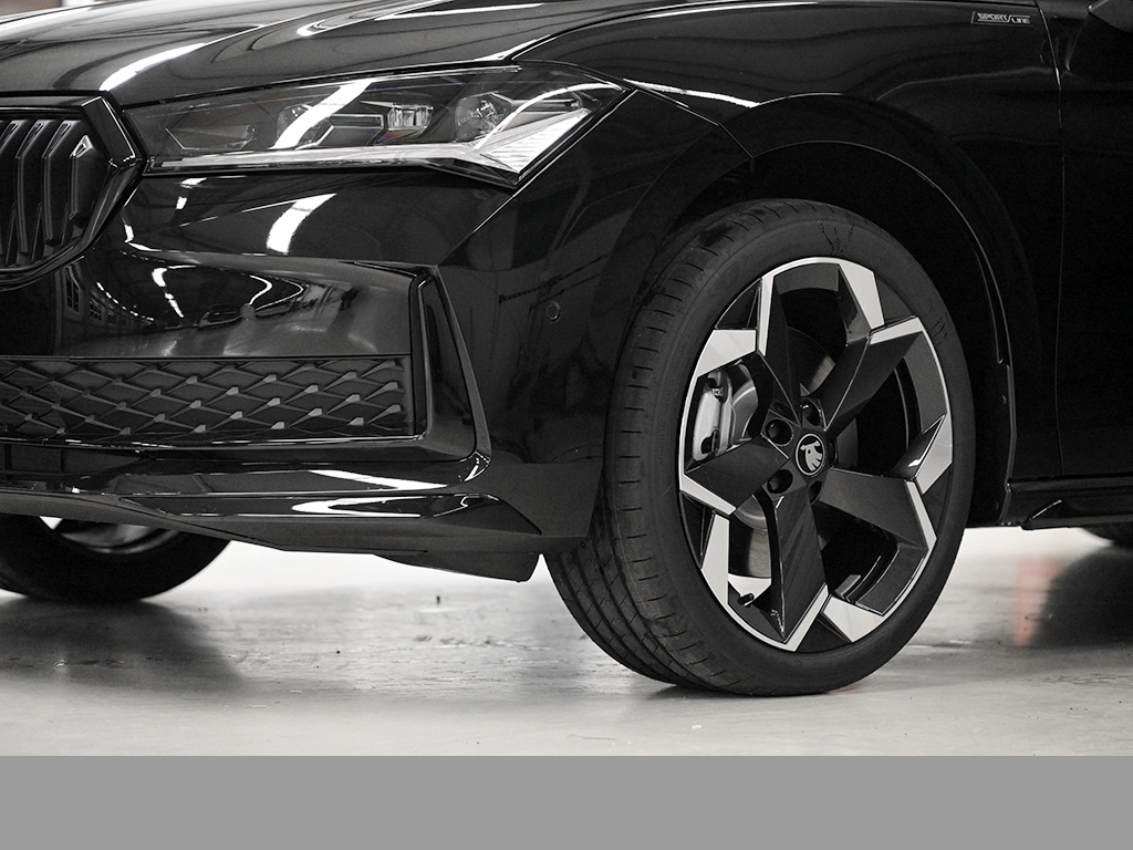 Skoda Superb Combi 2.0 SPORTLINE DSG 4x4 360CAM HEADUP