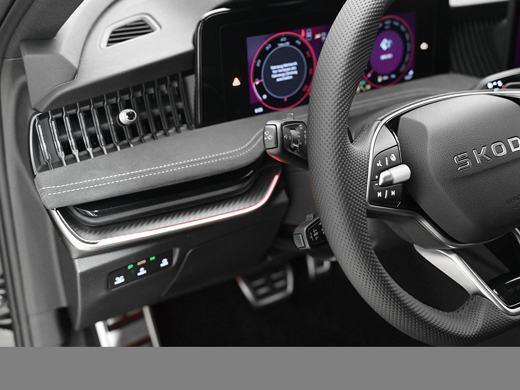 Skoda Superb Combi 2.0 SPORTLINE DSG 4x4 360CAM HEADUP