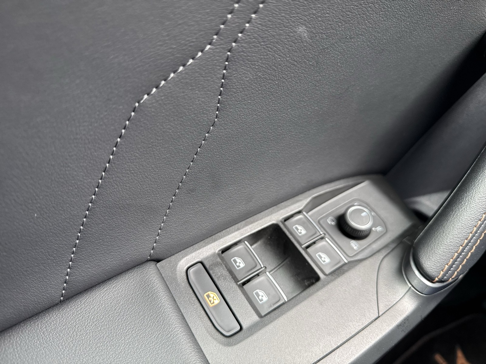 Cupra Leon ST 1.4 HYBRID CAM LM18 NAVI SITZHEIZUNG LED