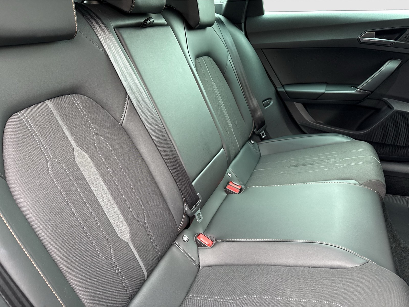 Cupra Leon ST 1.4 HYBRID CAM LM18 NAVI SITZHEIZUNG LED