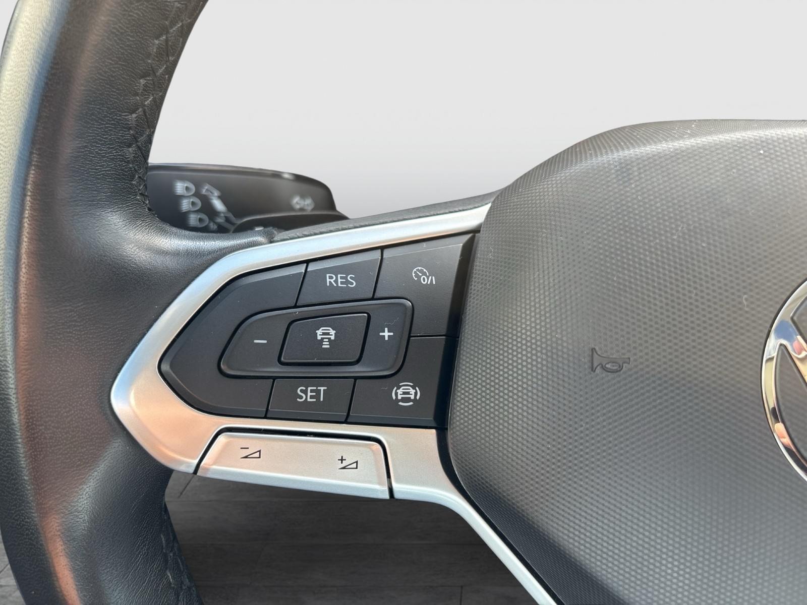 Volkswagen Tiguan 2.0 ELEGANCE 4X4 PANO STANDHZ. AHK 360CAM