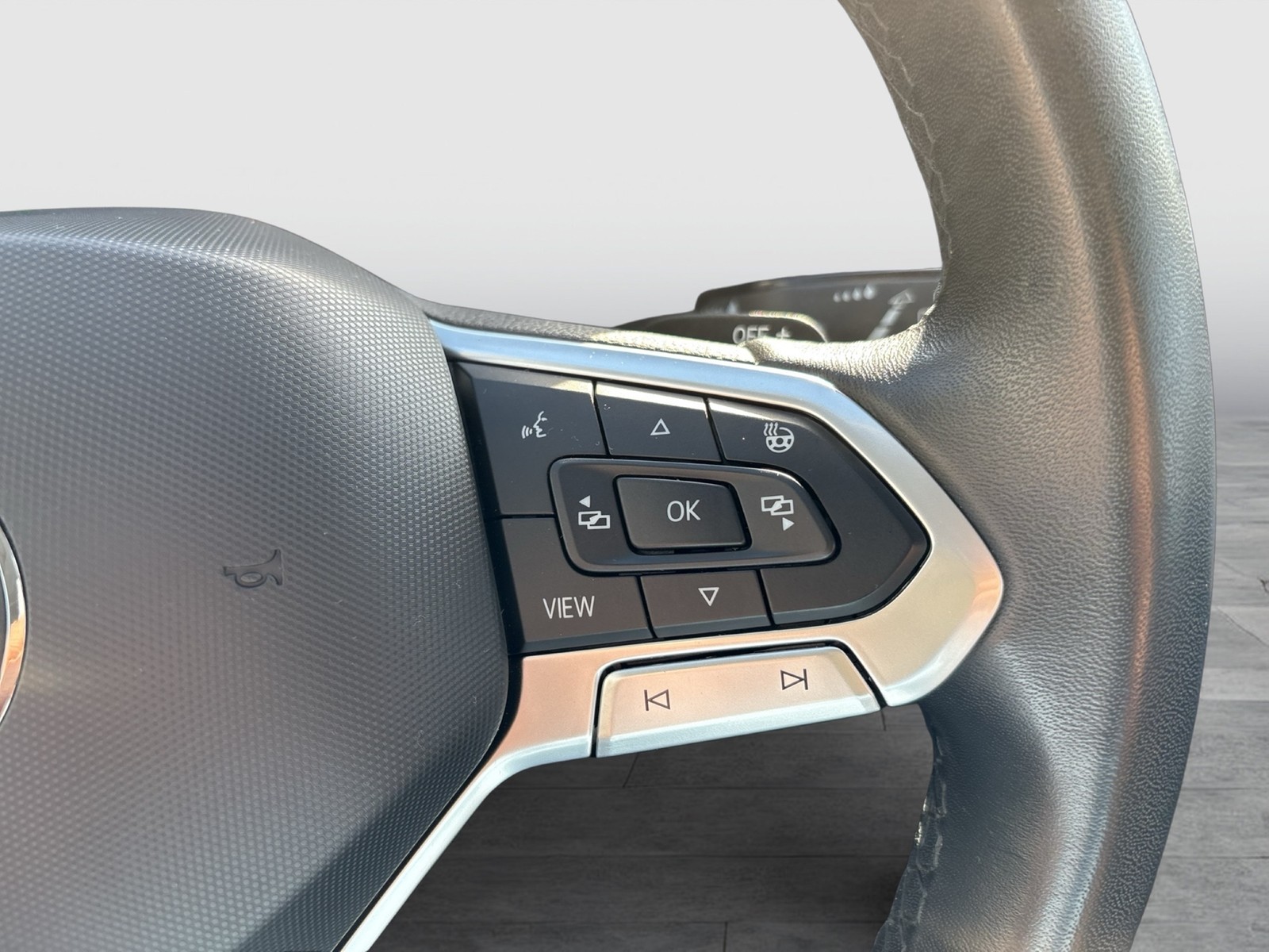 Volkswagen Tiguan 2.0 ELEGANCE 4X4 PANO STANDHZ. AHK 360CAM