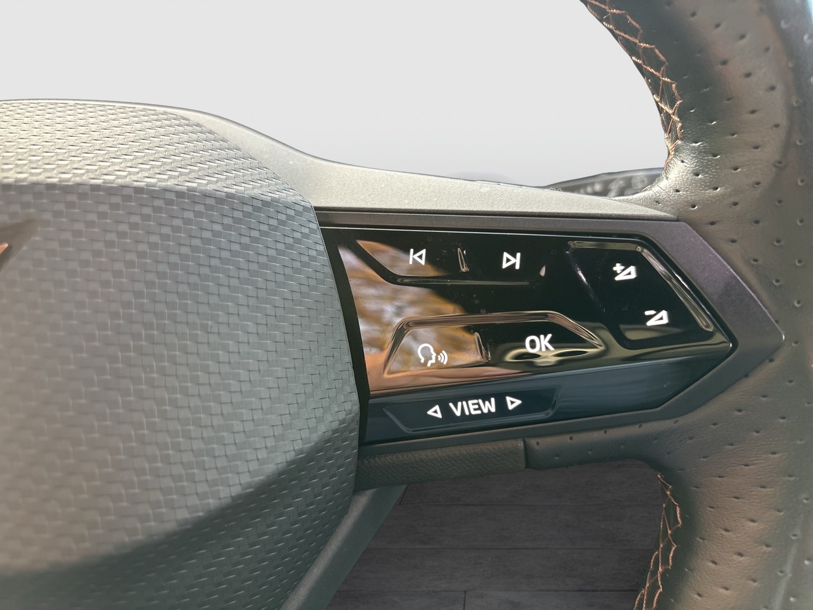 Cupra Born CAM ACC LM18 NAVI SITZHEIZUNG LED DAB KLIMA