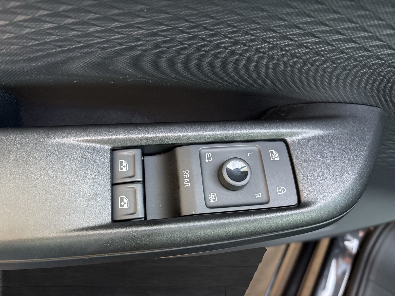 Cupra Born CAM ACC LM18 NAVI SITZHEIZUNG LED DAB KLIMA