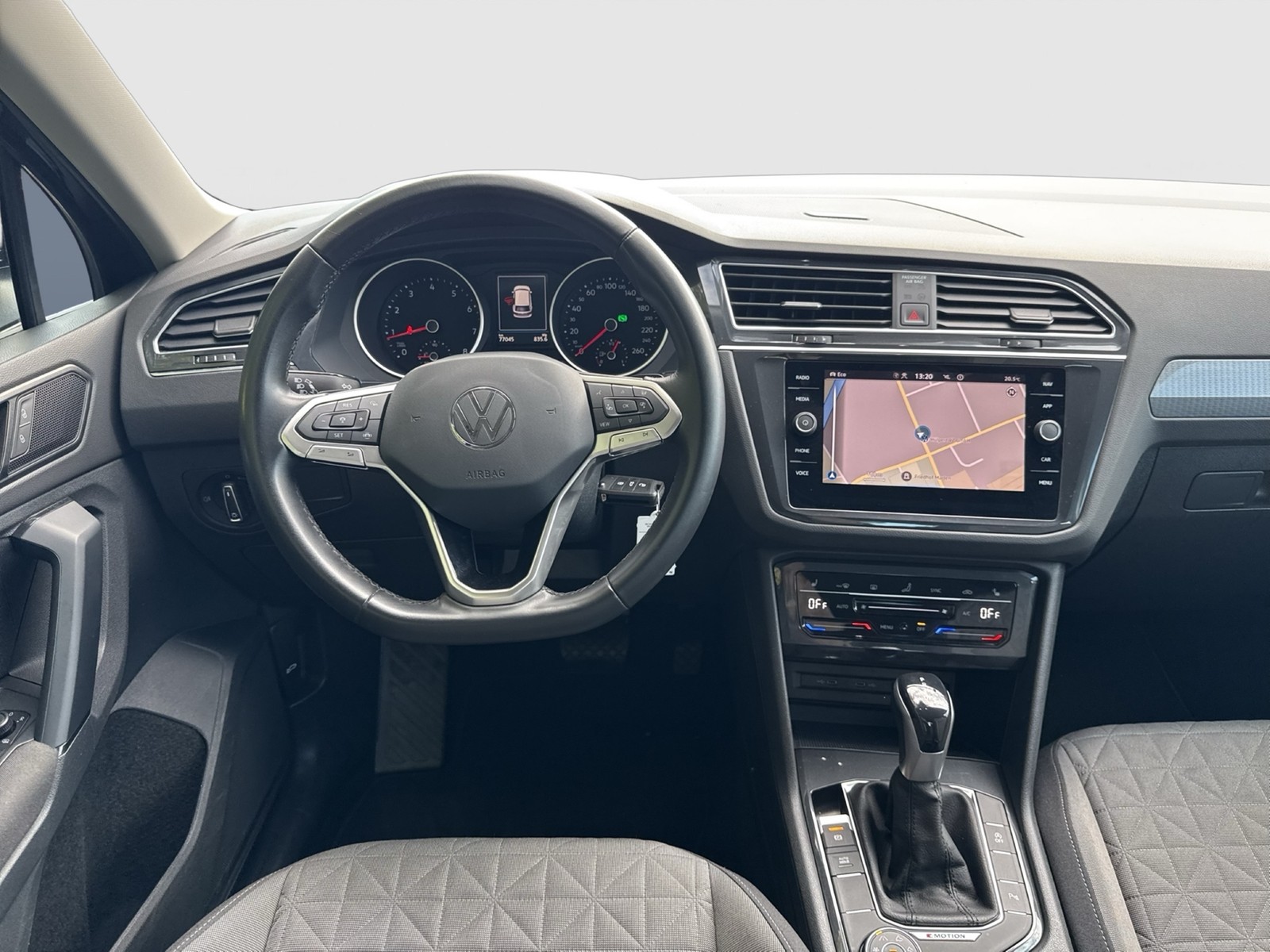 Volkswagen Tiguan 2.0 LIFE 4X4 CAM ACC LM18 NAVI SITZHEIZ.
