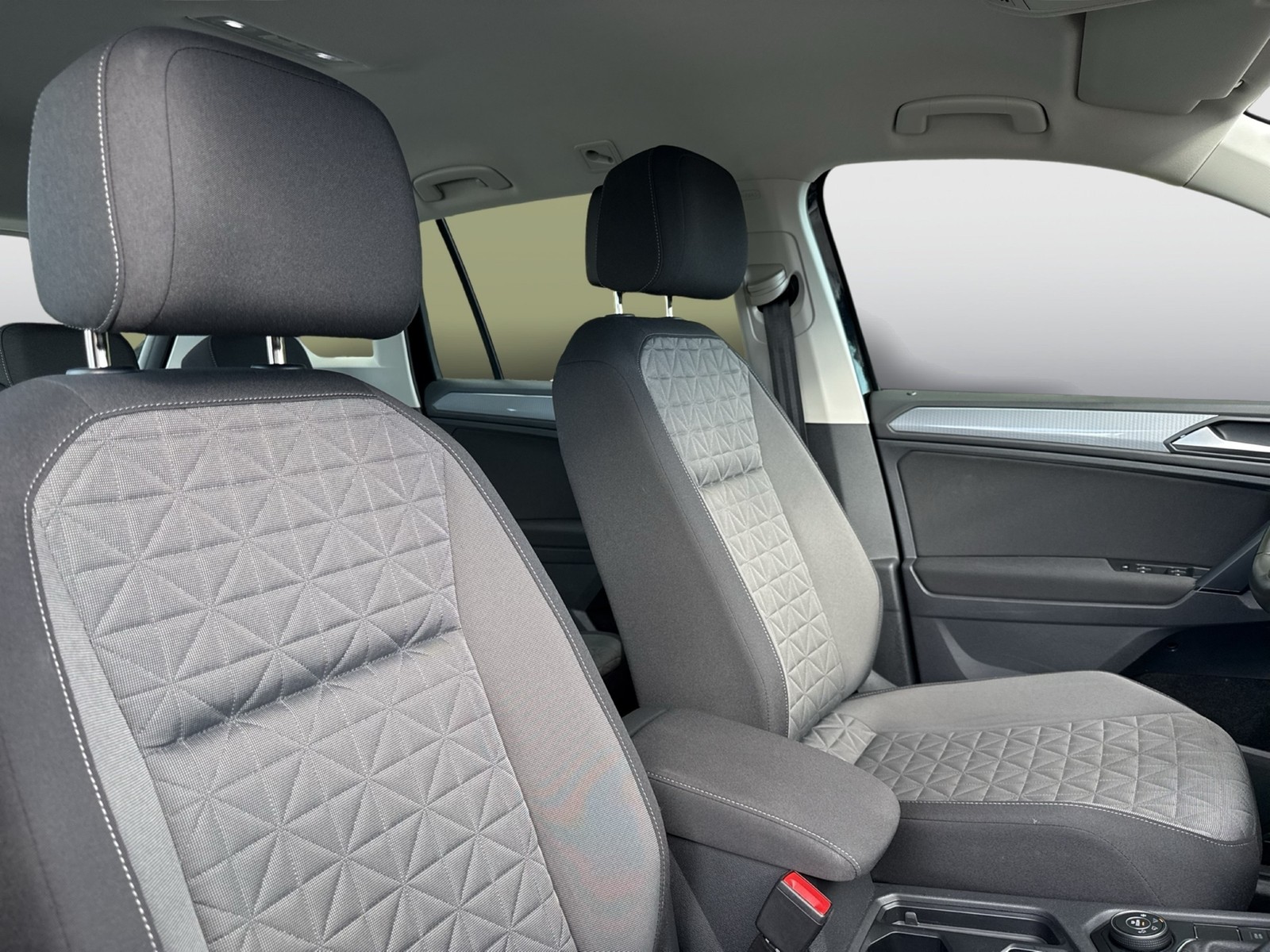 Volkswagen Tiguan 2.0 LIFE 4X4 CAM ACC LM18 NAVI SITZHEIZ.