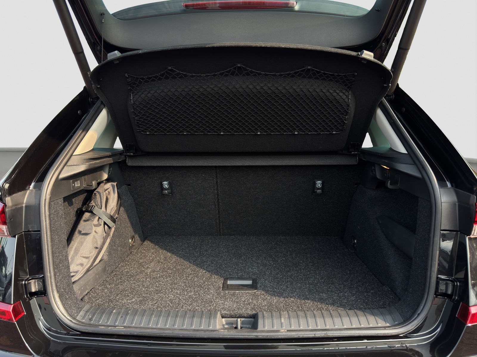 Skoda Kamiq 1.5 DRIVE AHK CAM ACC E-KLAPPE NAVI LM17