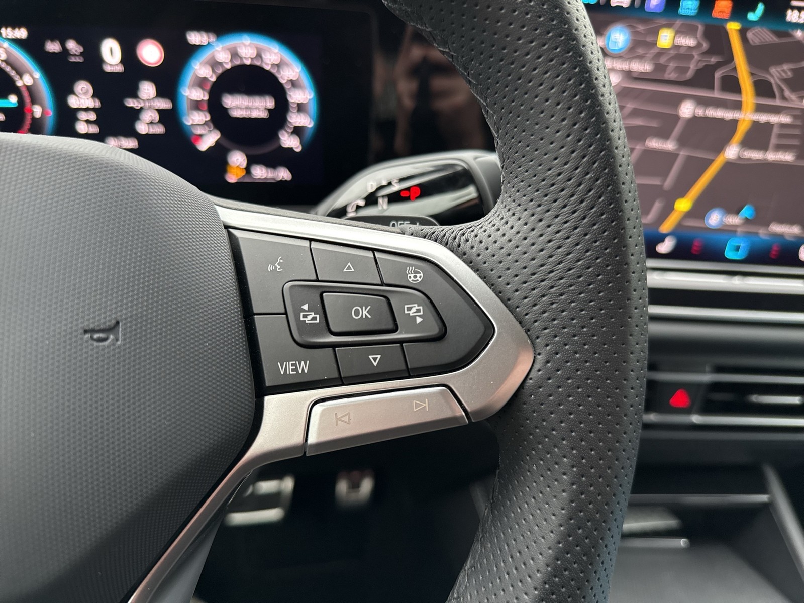 Volkswagen Tiguan 2.0 R-LINE 4X4 NEUESMODELL AHK 360CAM 20Z