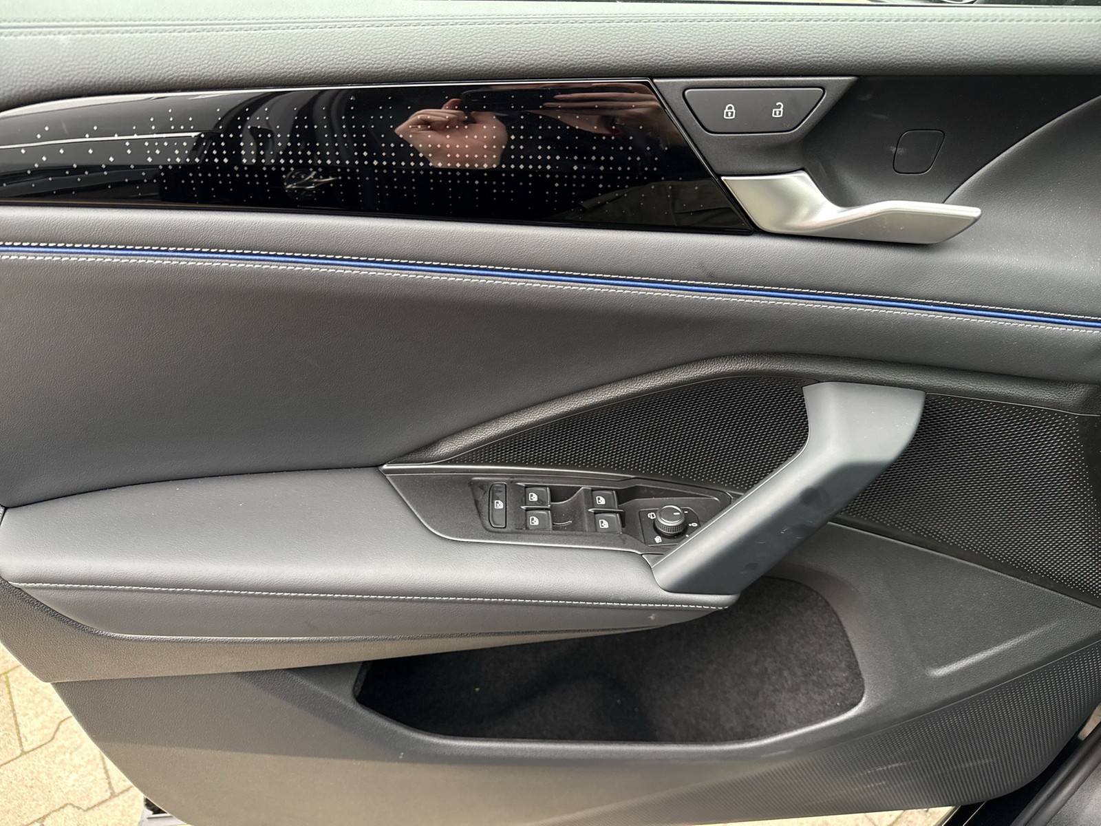 Volkswagen Tiguan 2.0 R-LINE 4X4 NEUESMODELL AHK 360CAM 20Z