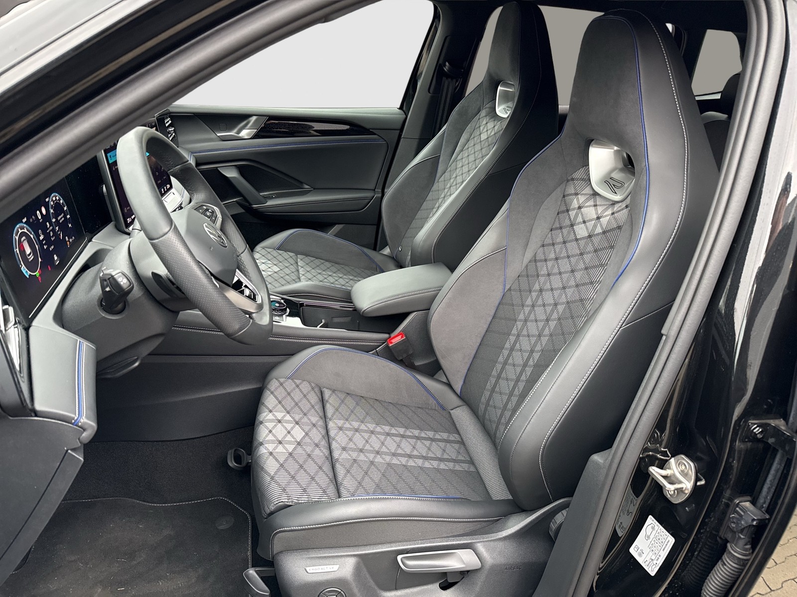 Volkswagen Tiguan 2.0 R-LINE 4X4 NEUESMODELL AHK 360CAM 20Z