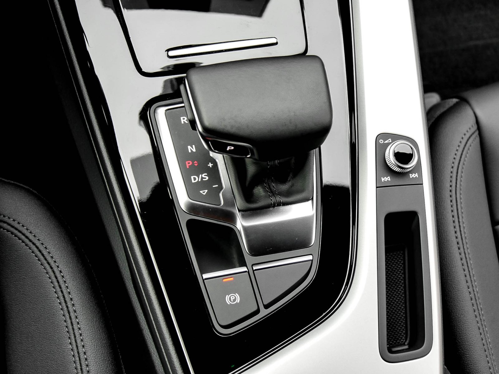 Audi A4 Avant 35 S LINE CAM LM18 E-KLAPPE NAVI+