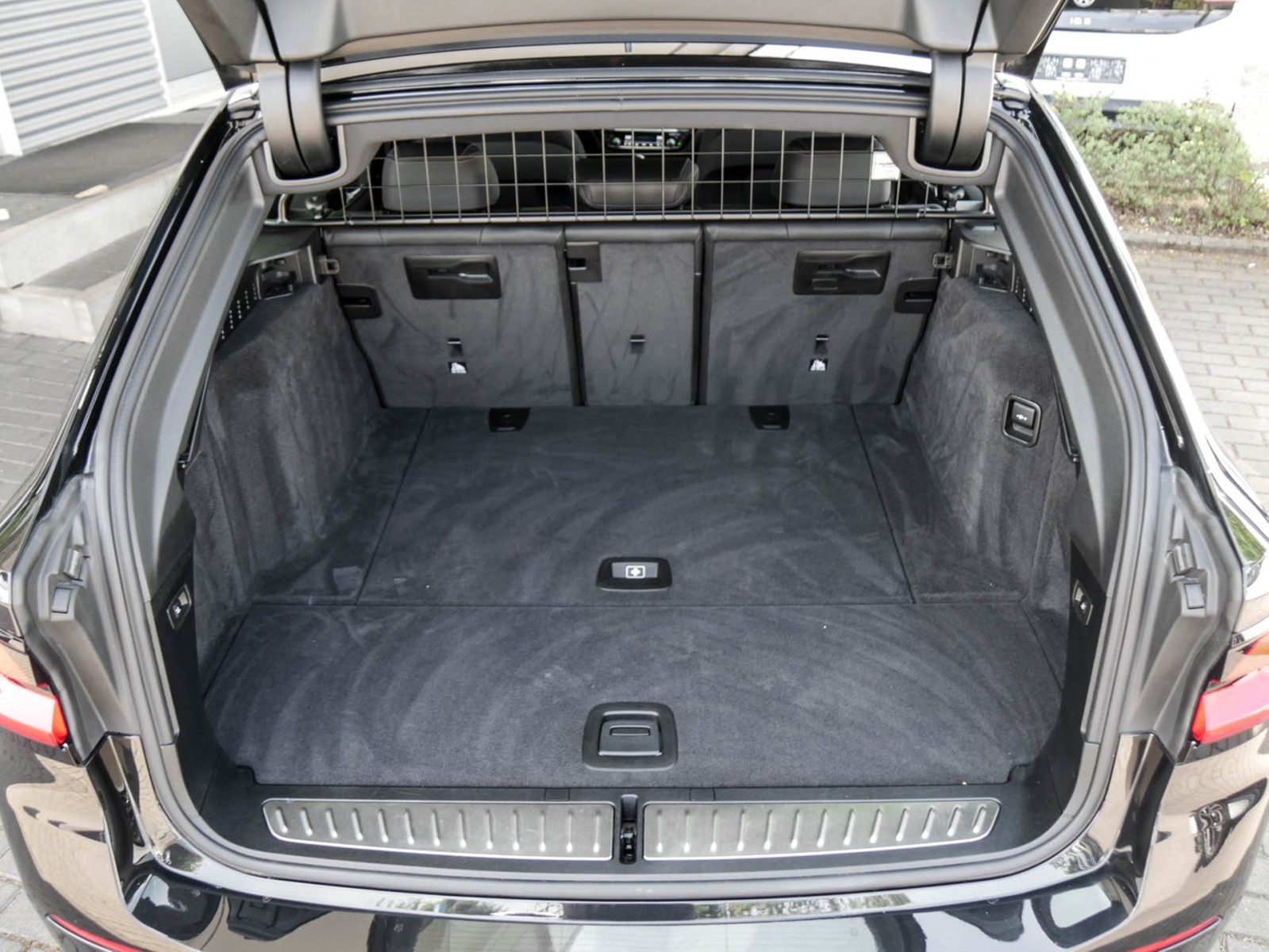 BMW 520 STANDHEIZUNG LEDER PANO CAM NAVI LM17