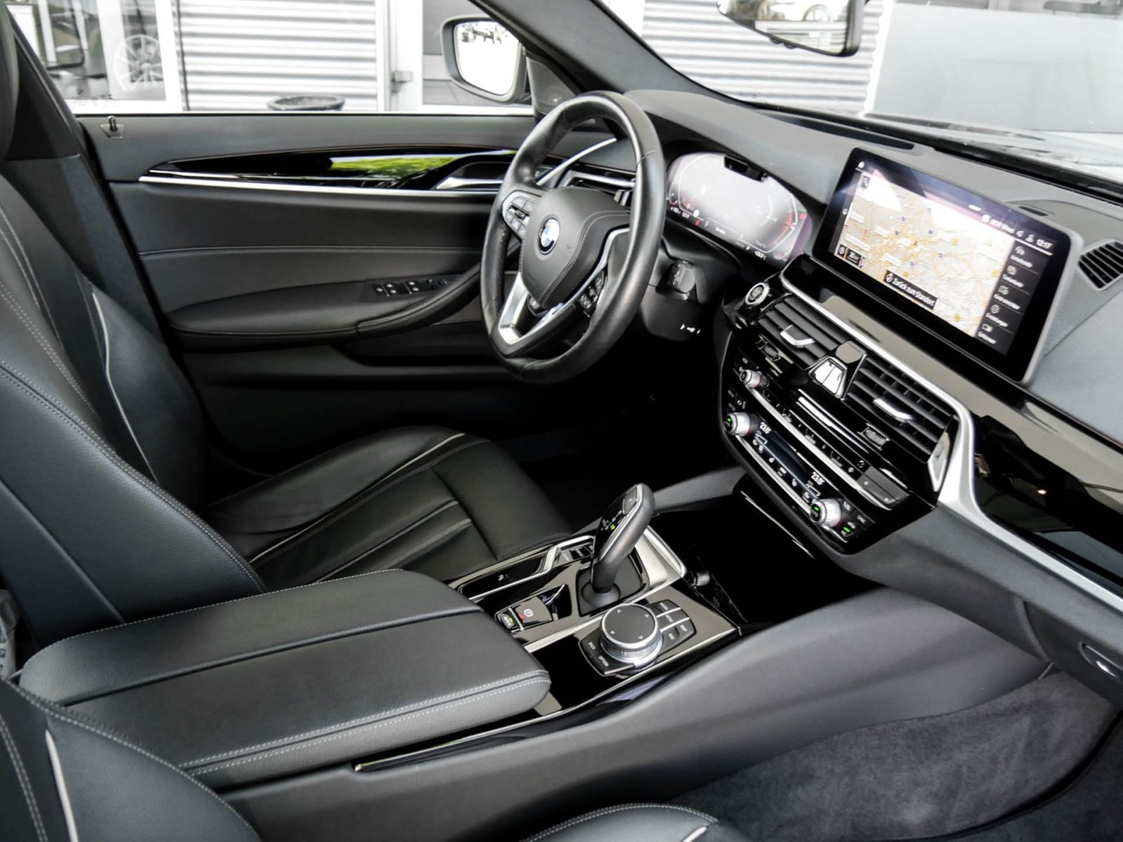 BMW 520 STANDHEIZUNG LEDER PANO CAM NAVI LM17