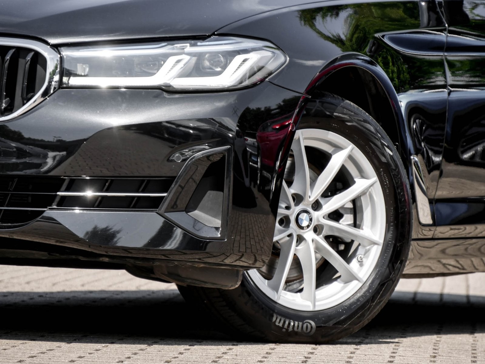 BMW 520 STANDHEIZUNG LEDER PANO CAM NAVI LM17