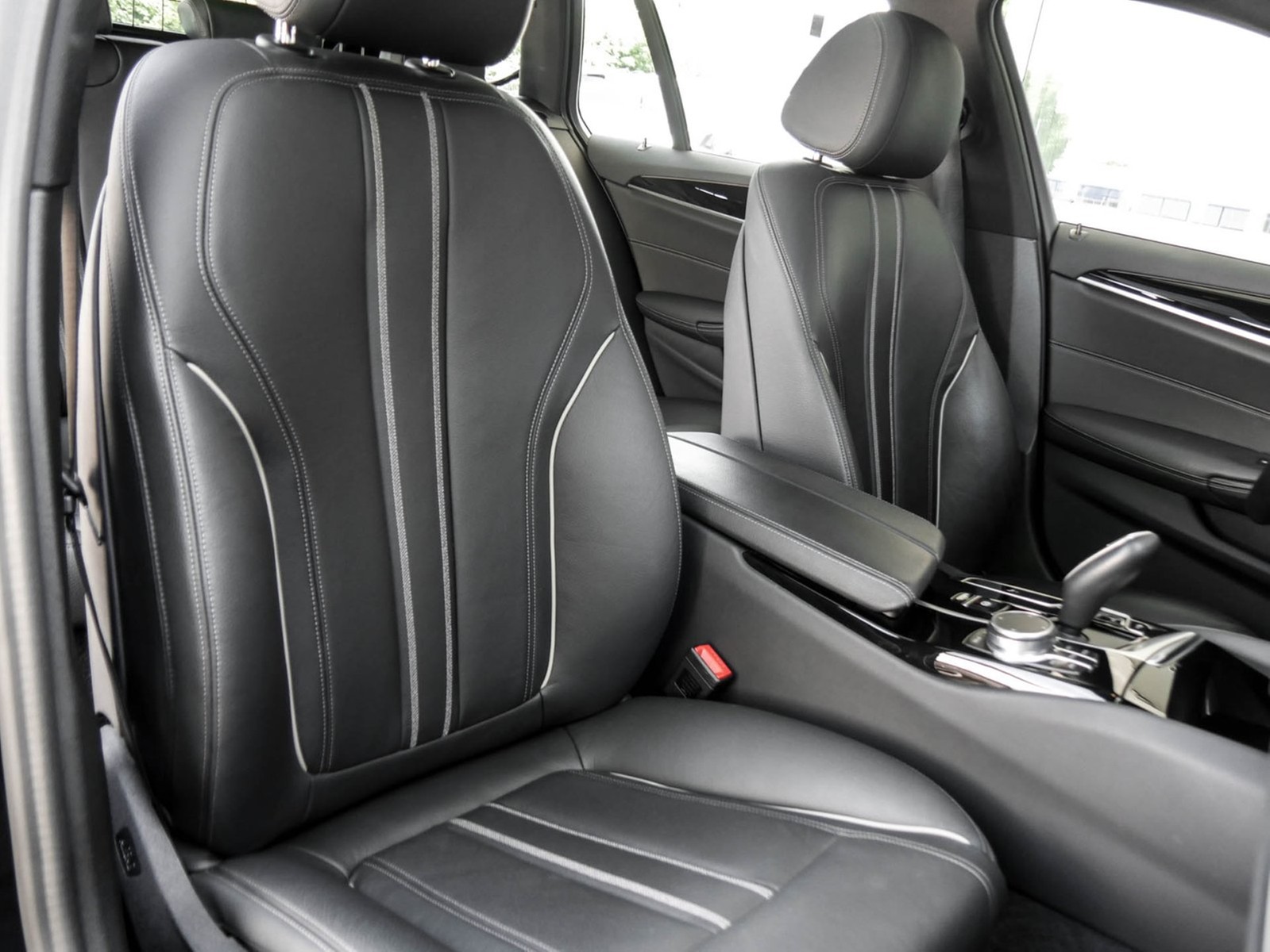 BMW 520 STANDHEIZUNG LEDER PANO CAM NAVI LM17