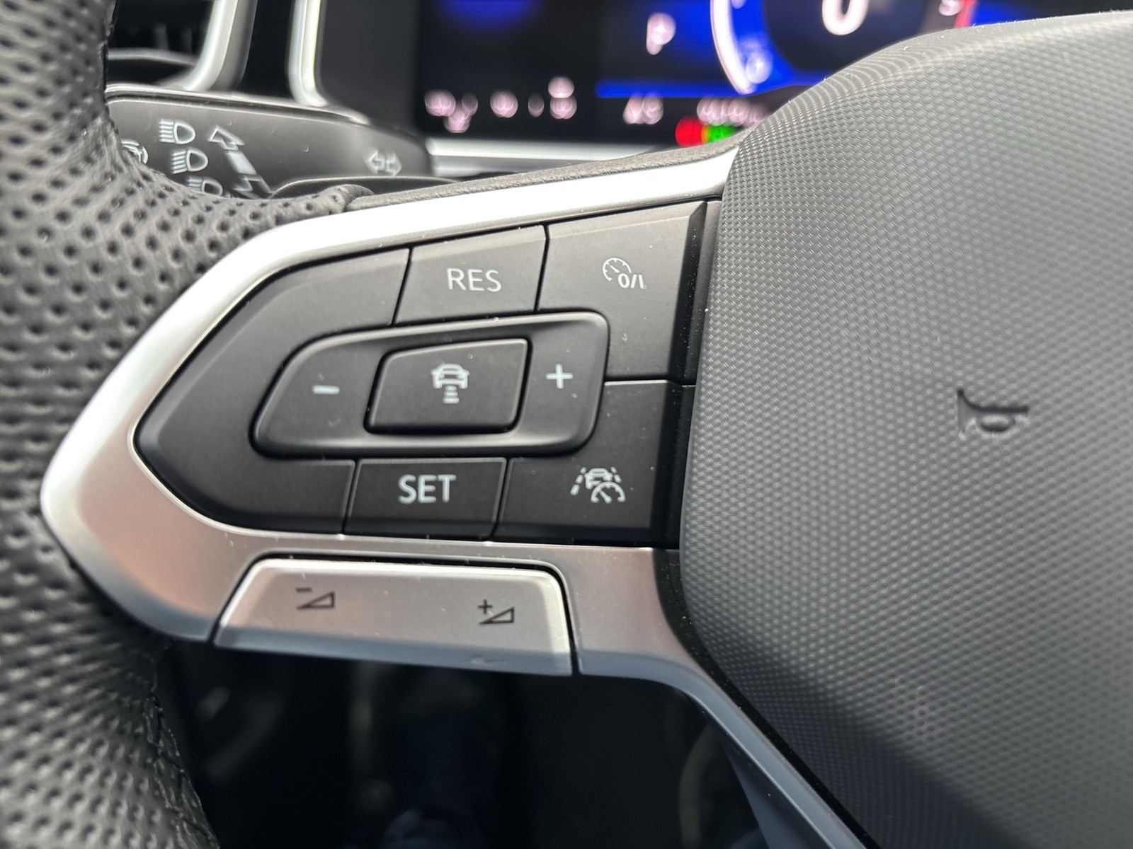 Volkswagen T-Roc 2.0 R-LINE CAM ACC LM17 E-KLAPPE NAVI