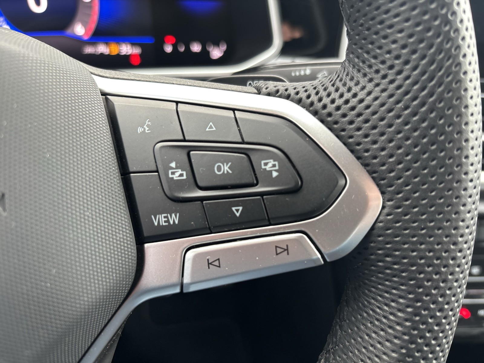 Volkswagen T-Roc 2.0 R-LINE CAM ACC LM17 E-KLAPPE NAVI