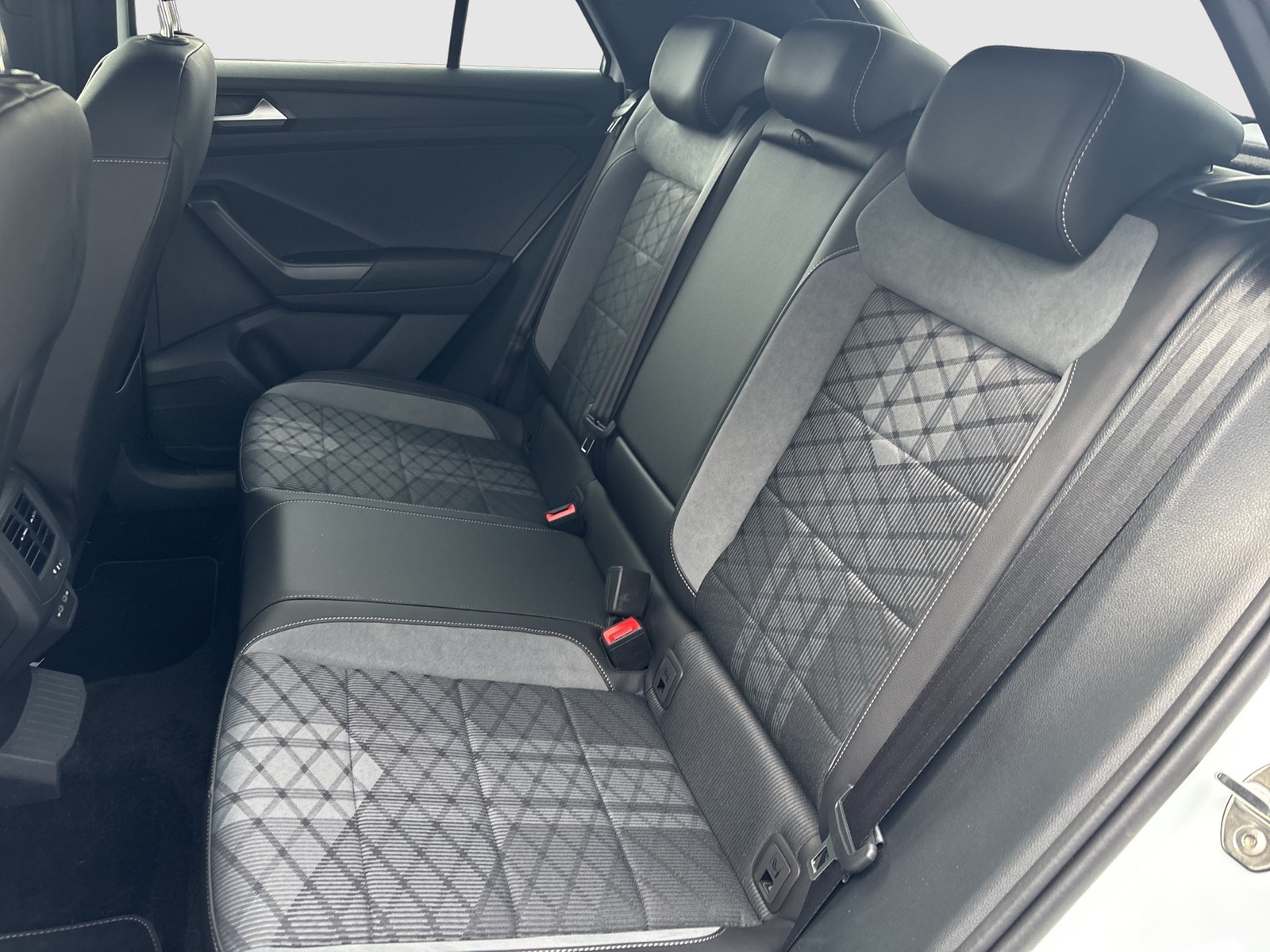 Volkswagen T-Roc 2.0 R-LINE CAM ACC LM17 E-KLAPPE NAVI