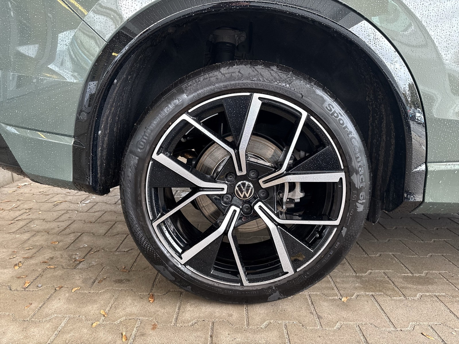 Volkswagen Tiguan 2.0 R-LINE 4X4 NEUES MODELL AHK CAM LM20