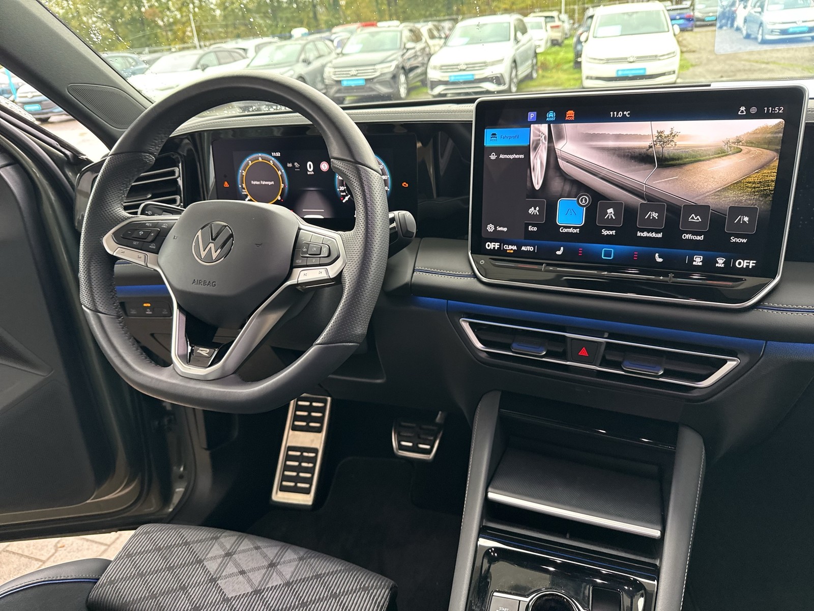 Volkswagen Tiguan 2.0 R-LINE 4X4 NEUES MODELL AHK CAM LM20