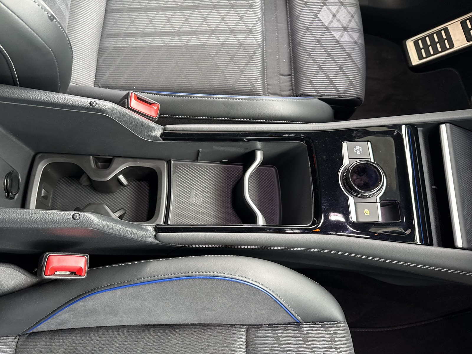 Volkswagen Tiguan 2.0 R-LINE 4X4 NEUES MODELL AHK CAM LM20