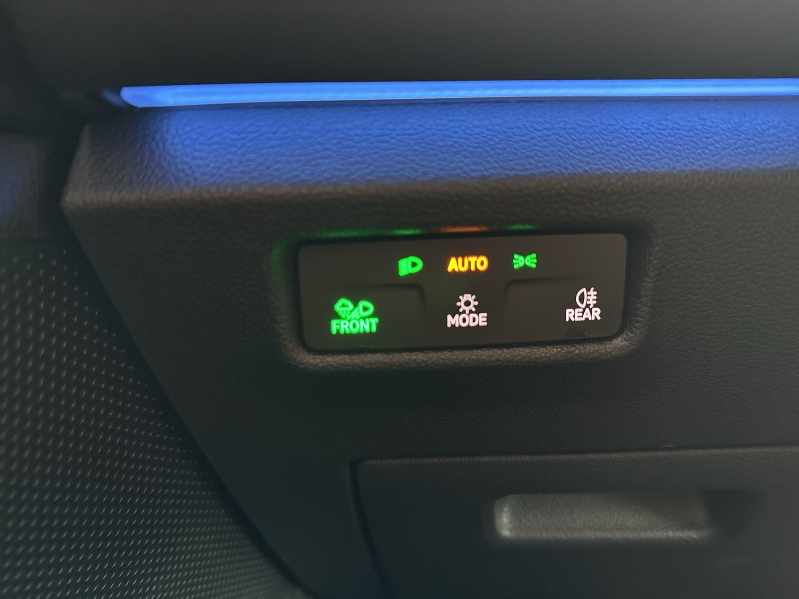 Volkswagen Tiguan 2.0 R-LINE 4X4 NEUES MODELL AHK CAM LM20