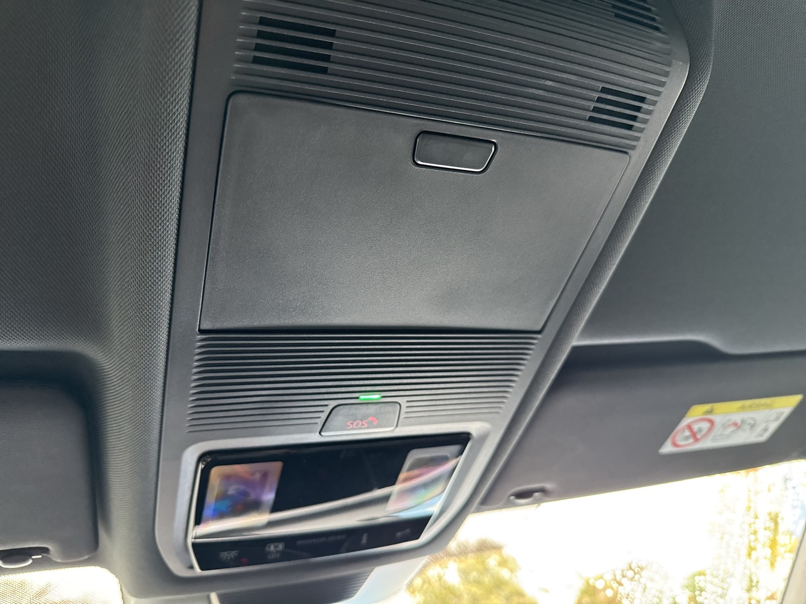 Volkswagen Tiguan 2.0 R-LINE 4X4 NEUES MODELL AHK CAM LM20