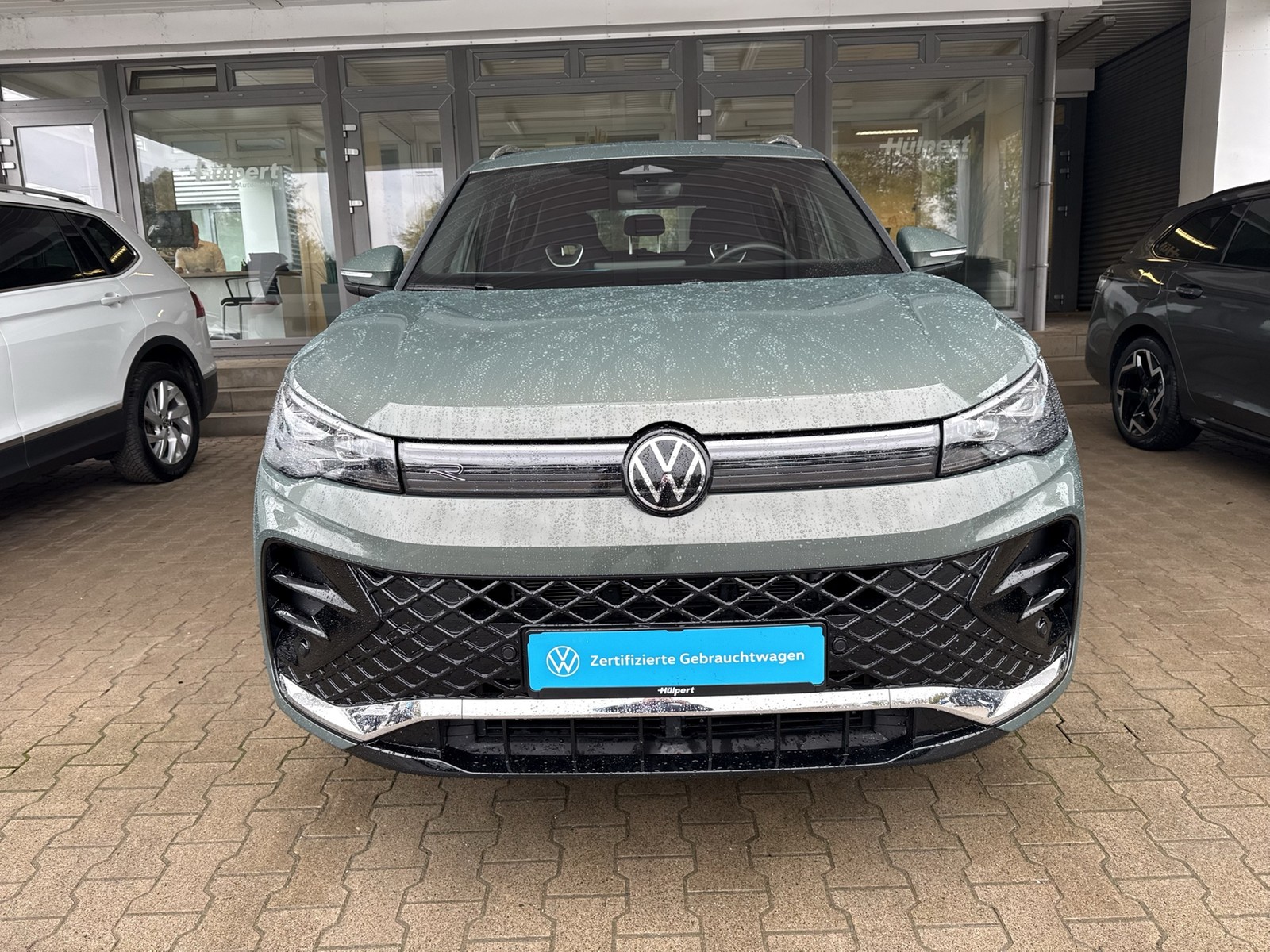 Volkswagen Tiguan 2.0 R-LINE 4X4 NEUES MODELL AHK CAM LM20