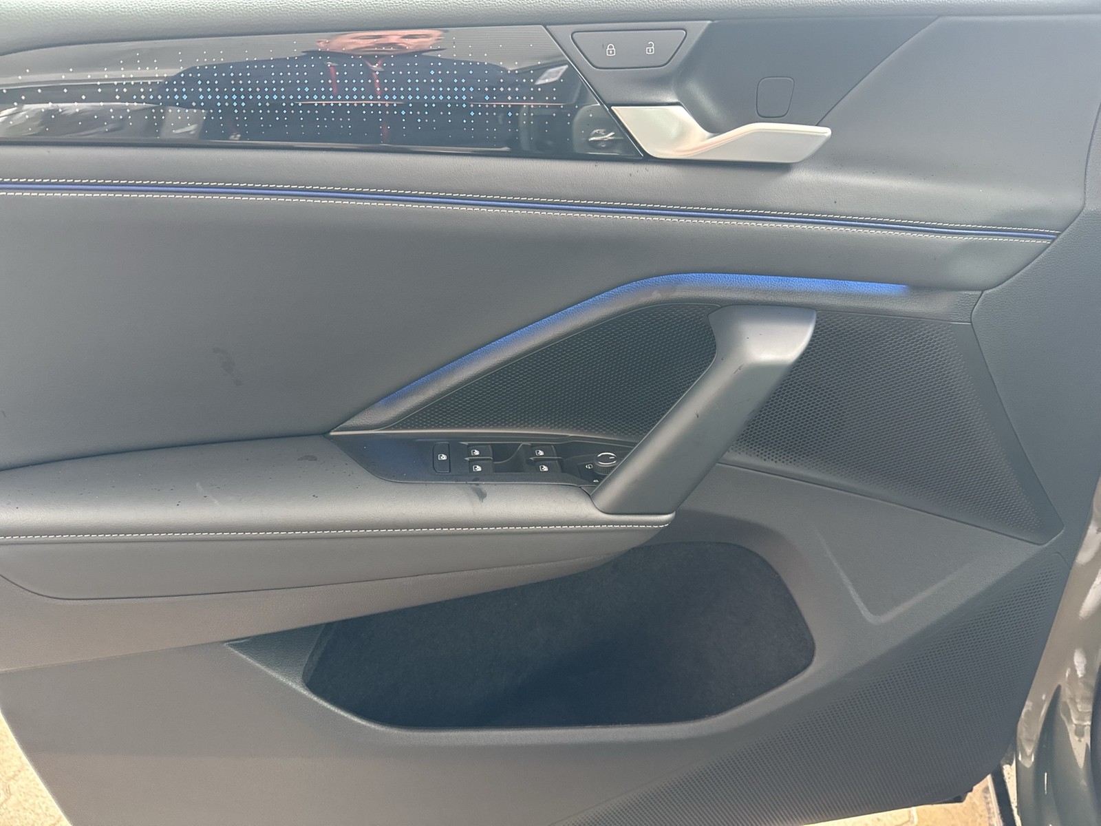 Volkswagen Tiguan 2.0 R-LINE 4X4 NEUES MODELL AHK CAM LM20