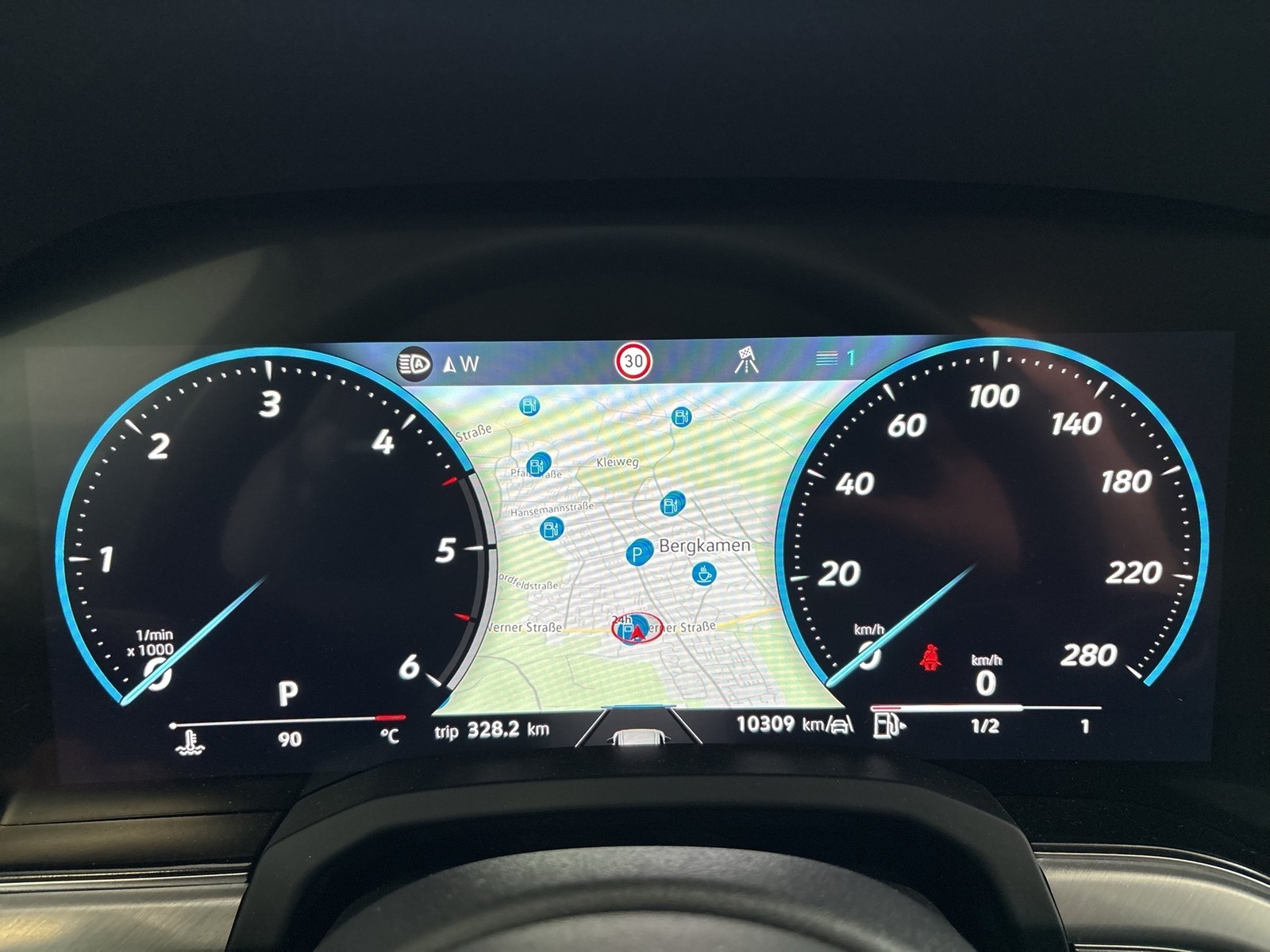 Volkswagen Touareg V6 LUFTFEDERUNG AHK CAM ACC LM19 EKLAPPE