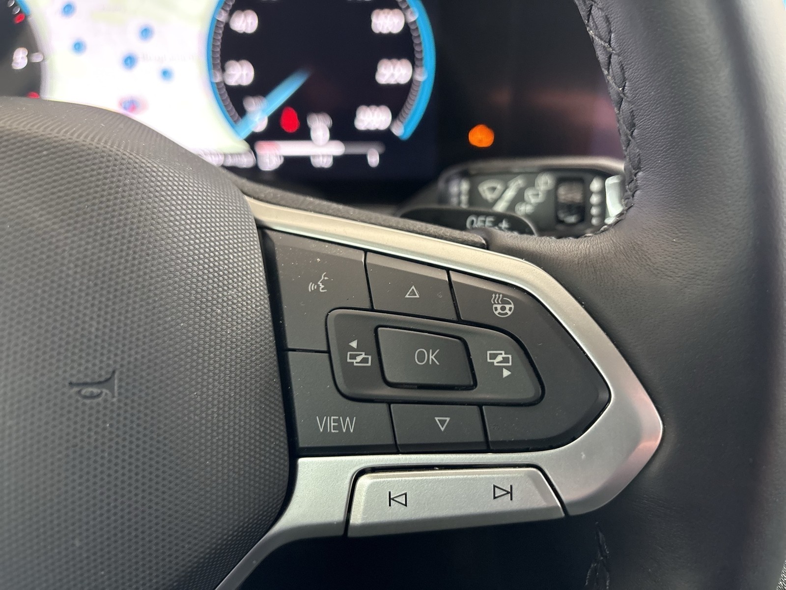 Volkswagen Touareg V6 LUFTFEDERUNG AHK CAM ACC LM19 EKLAPPE