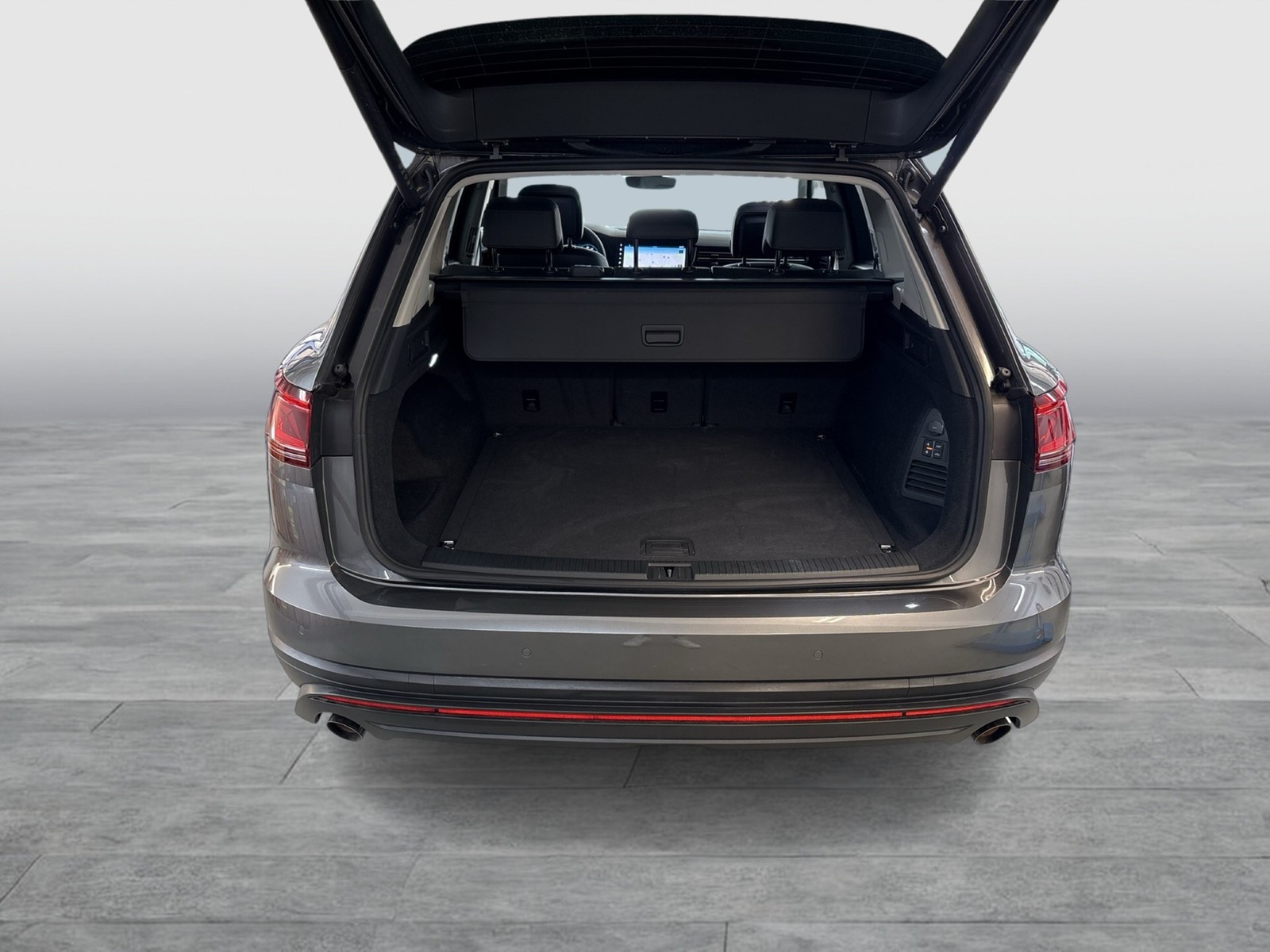 Volkswagen Touareg V6 LUFTFEDERUNG AHK CAM ACC LM19 EKLAPPE