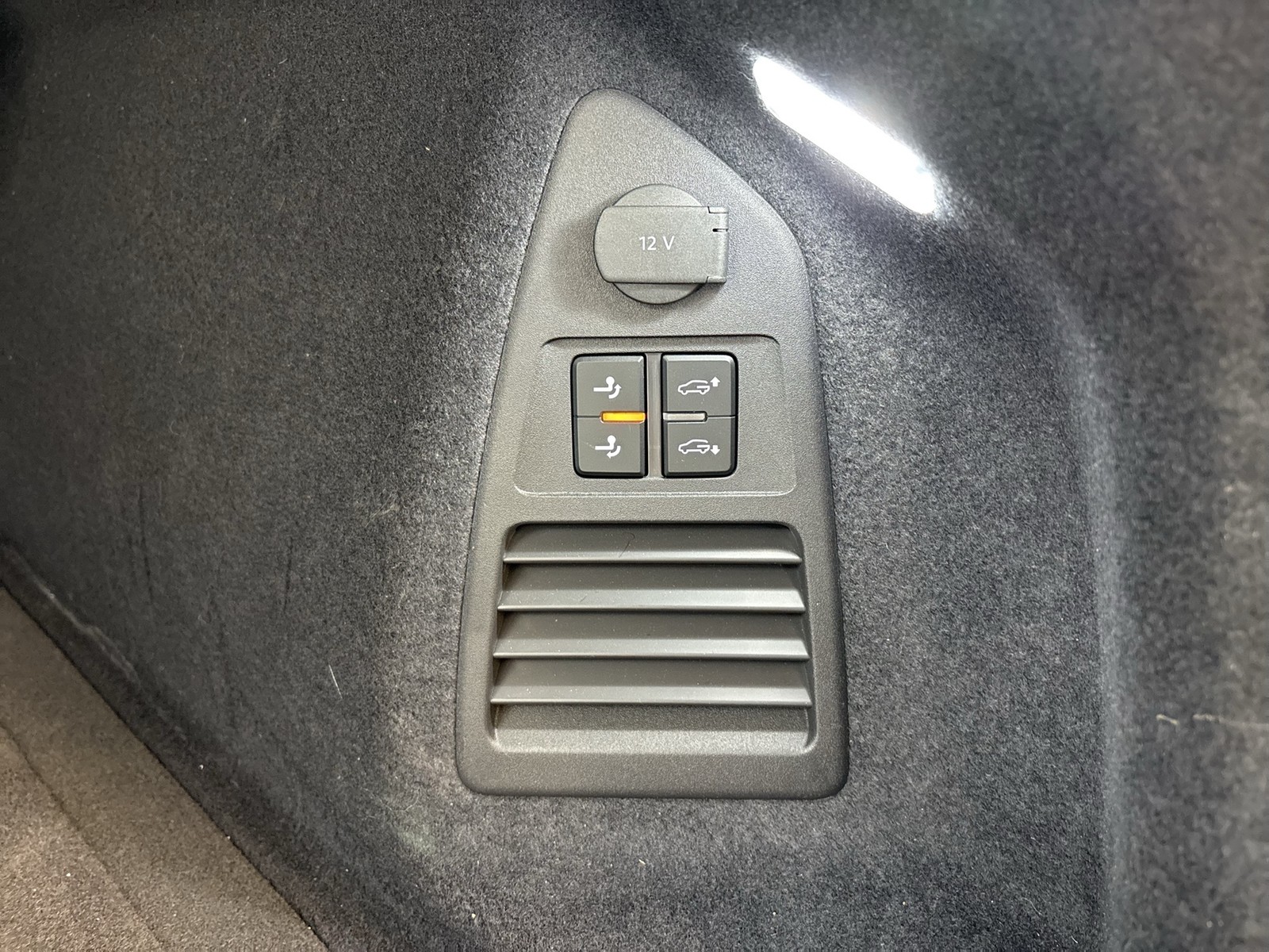 Volkswagen Touareg V6 LUFTFEDERUNG AHK CAM ACC LM19 EKLAPPE
