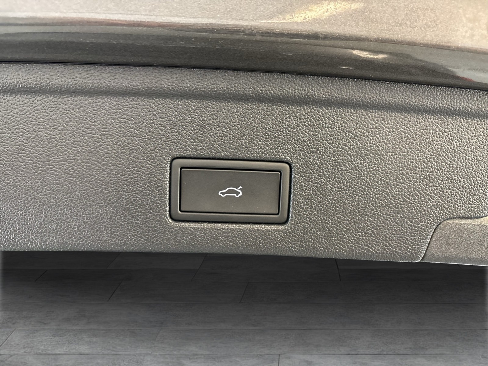 Volkswagen Touareg V6 LUFTFEDERUNG AHK CAM ACC LM19 EKLAPPE