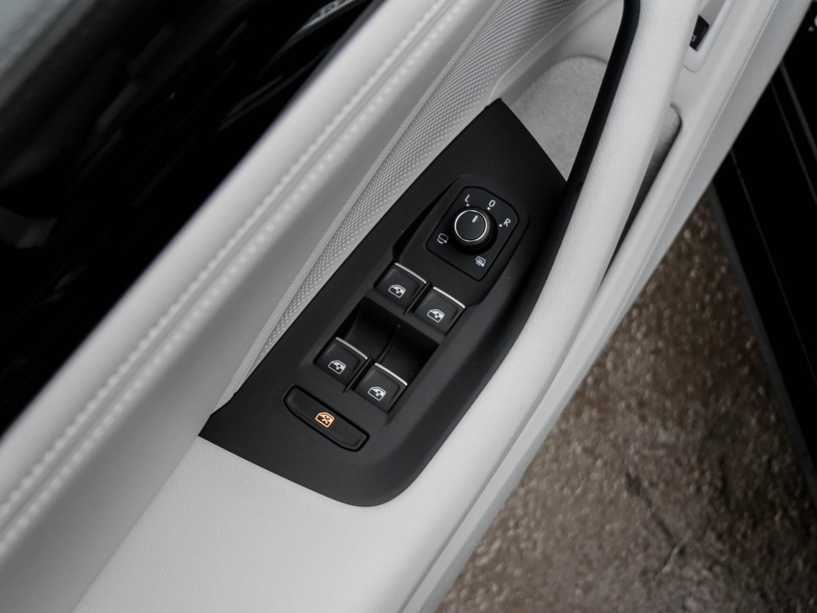 Volkswagen Passat Variant 2.0 ELEGANCE NEUES MODELL AHK CAM