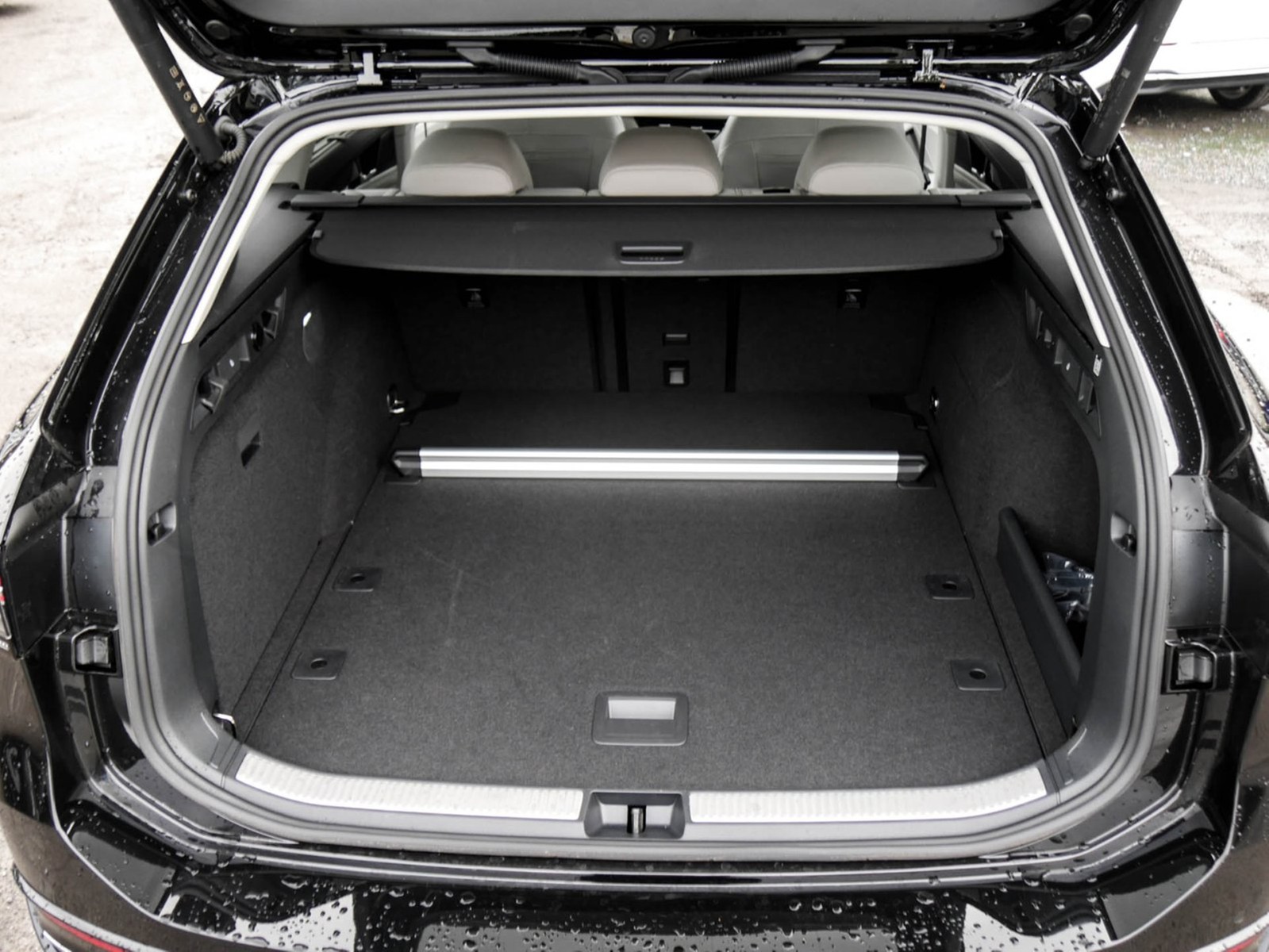 Volkswagen Passat Variant 2.0 ELEGANCE NEUES MODELL AHK CAM