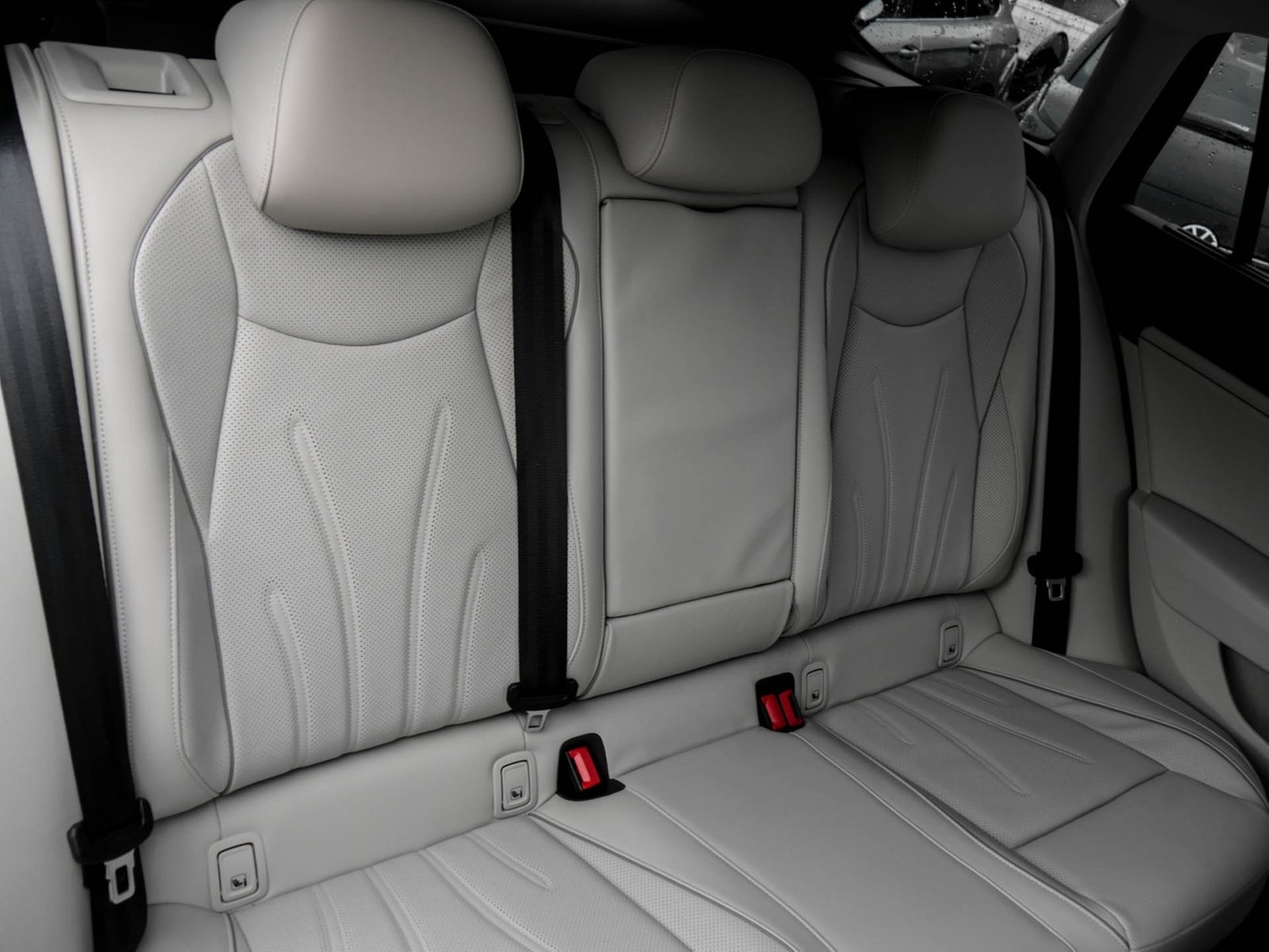 Volkswagen Passat Variant 2.0 ELEGANCE NEUES MODELL AHK CAM