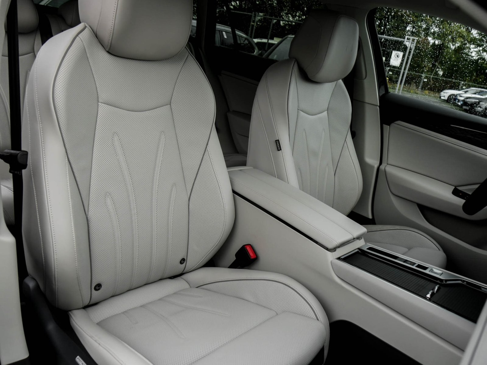 Volkswagen Passat Variant 2.0 ELEGANCE NEUES MODELL AHK CAM