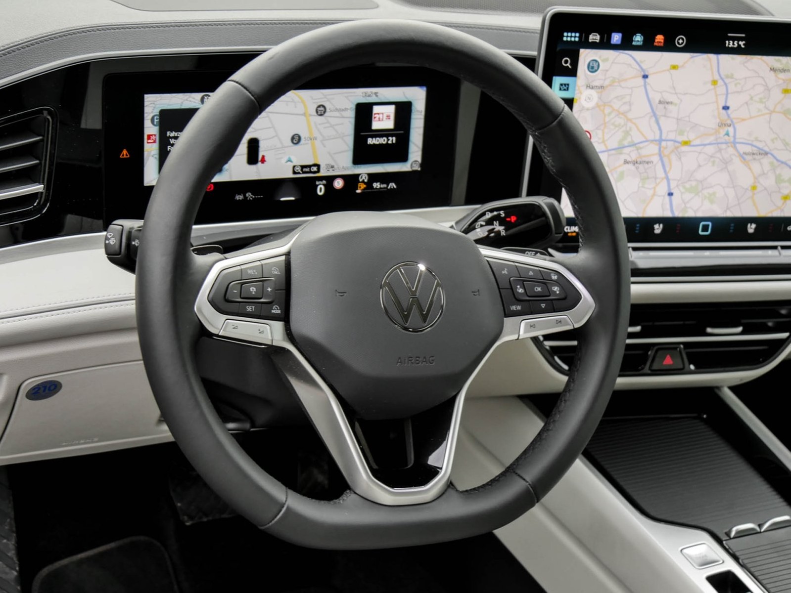 Volkswagen Passat Variant 2.0 ELEGANCE NEUES MODELL AHK CAM