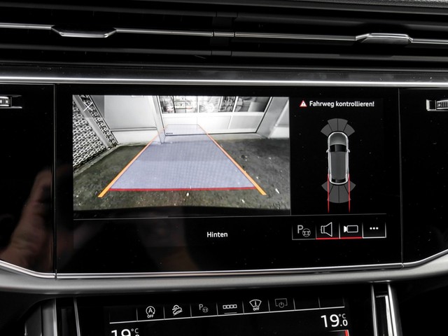 Audi Q8 55 Qu. AHK CAM ACC ALU21 HEADUP eKLAPPE