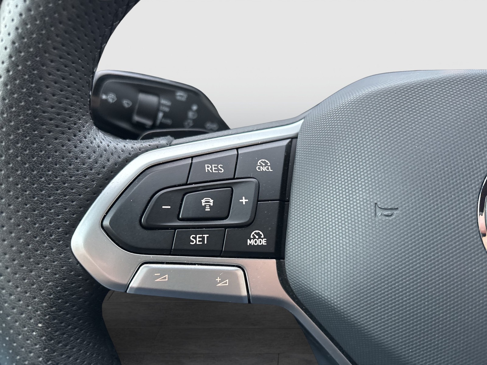 Volkswagen Passat Variant 2.0 R-LINE NEUESMODELL AHK CAM 18Z