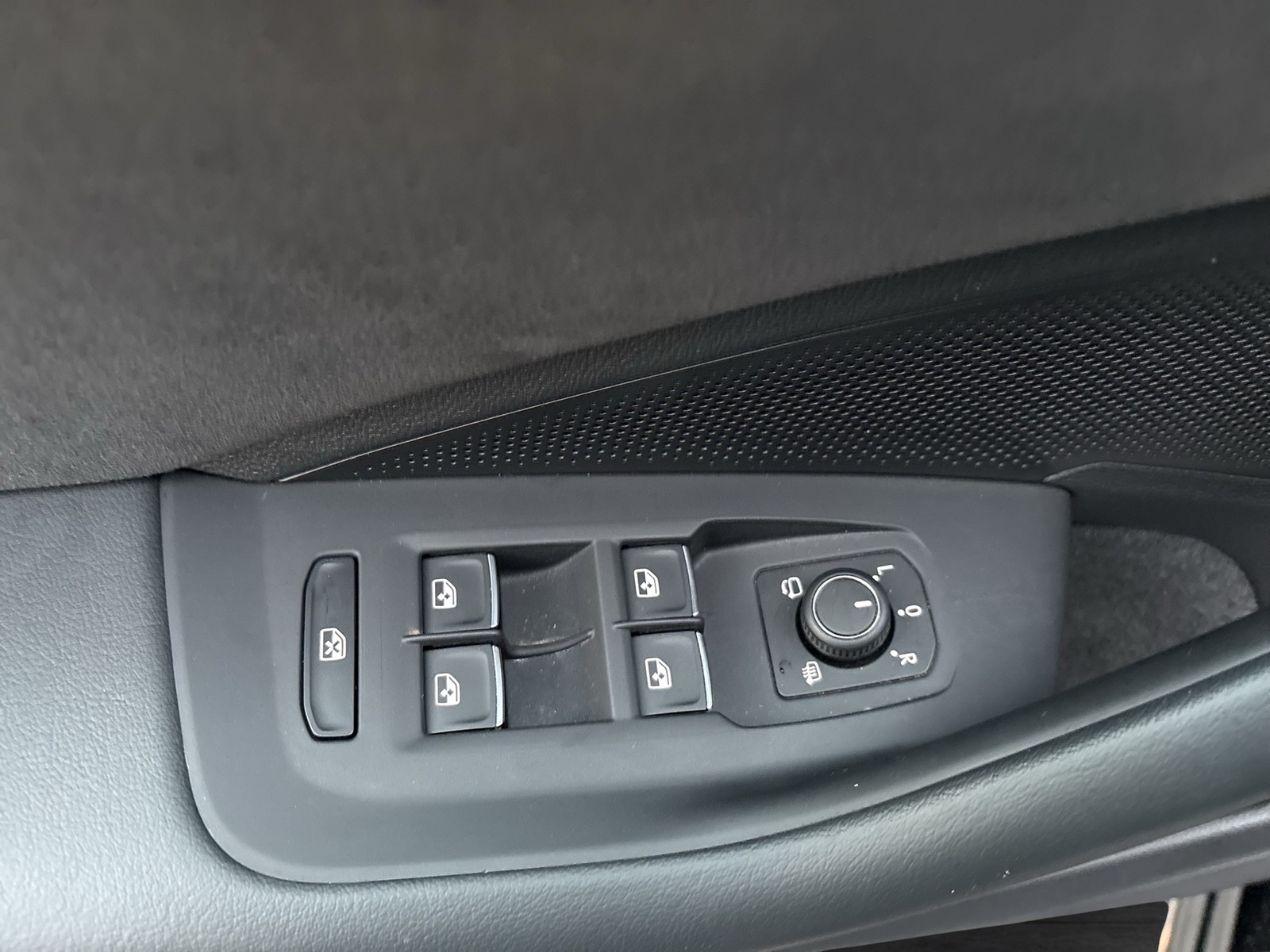 Volkswagen Passat Variant 2.0 R-LINE NEUESMODELL AHK CAM 18Z