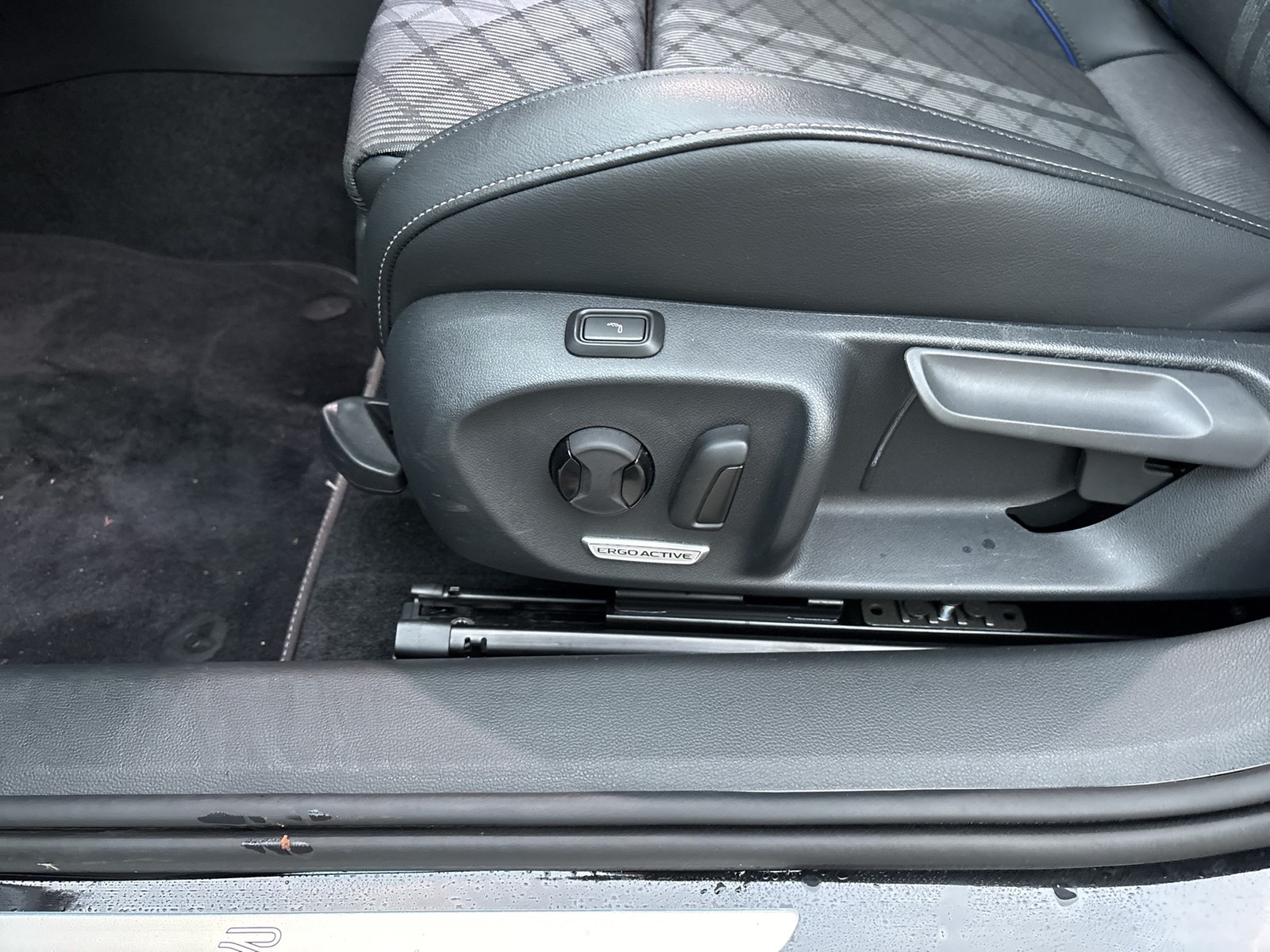 Volkswagen Passat Variant 2.0 R-LINE NEUESMODELL AHK CAM 18Z