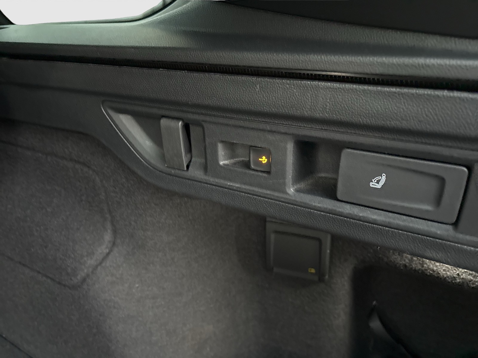 Volkswagen Passat Variant 2.0 R-LINE NEUESMODELL AHK CAM 18Z