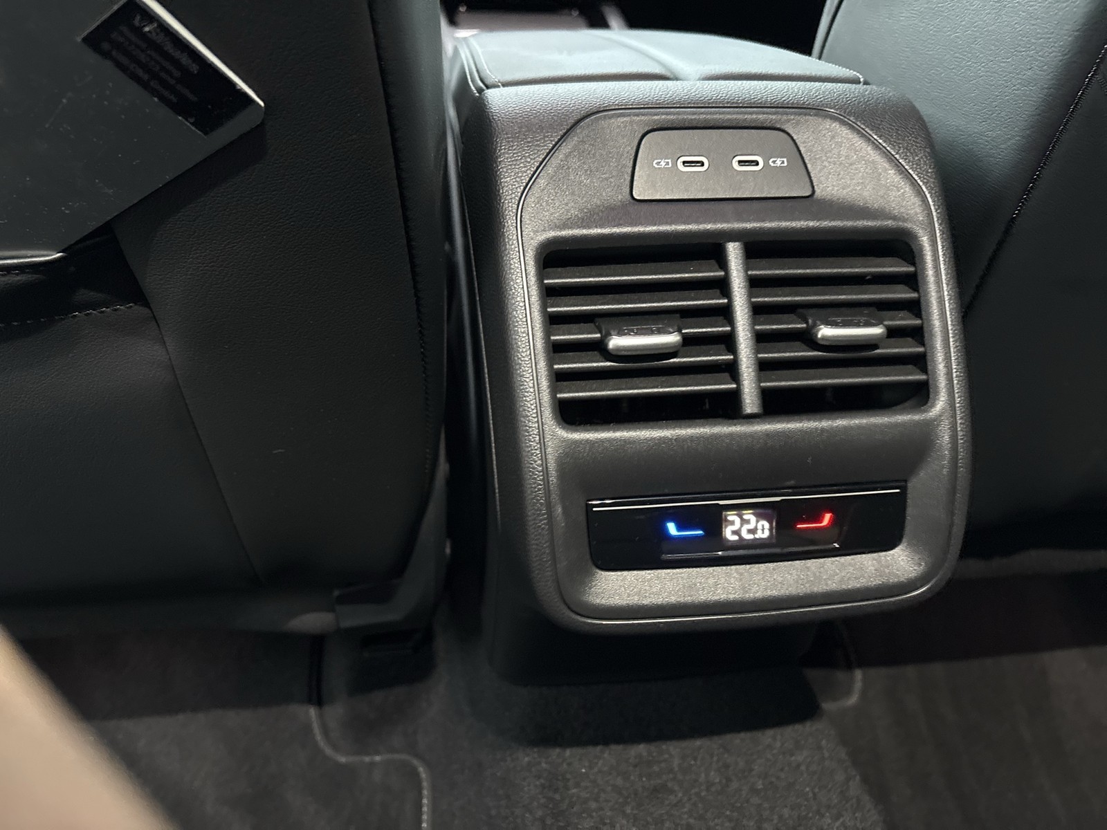 Volkswagen Passat Variant 2.0 R-LINE NEUESMODELL AHK CAM 18Z