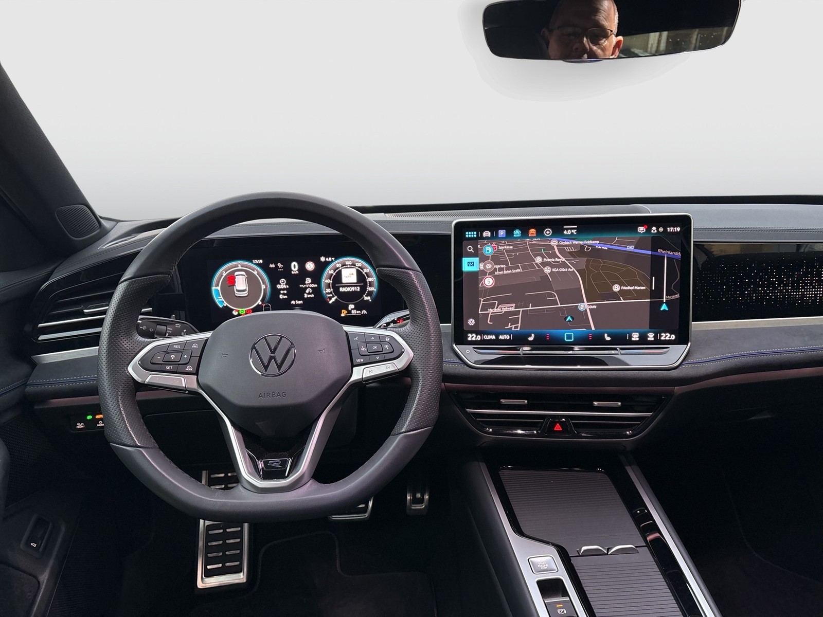 Volkswagen Passat Variant 2.0 R-LINE NEUESMODELL AHK CAM 18Z