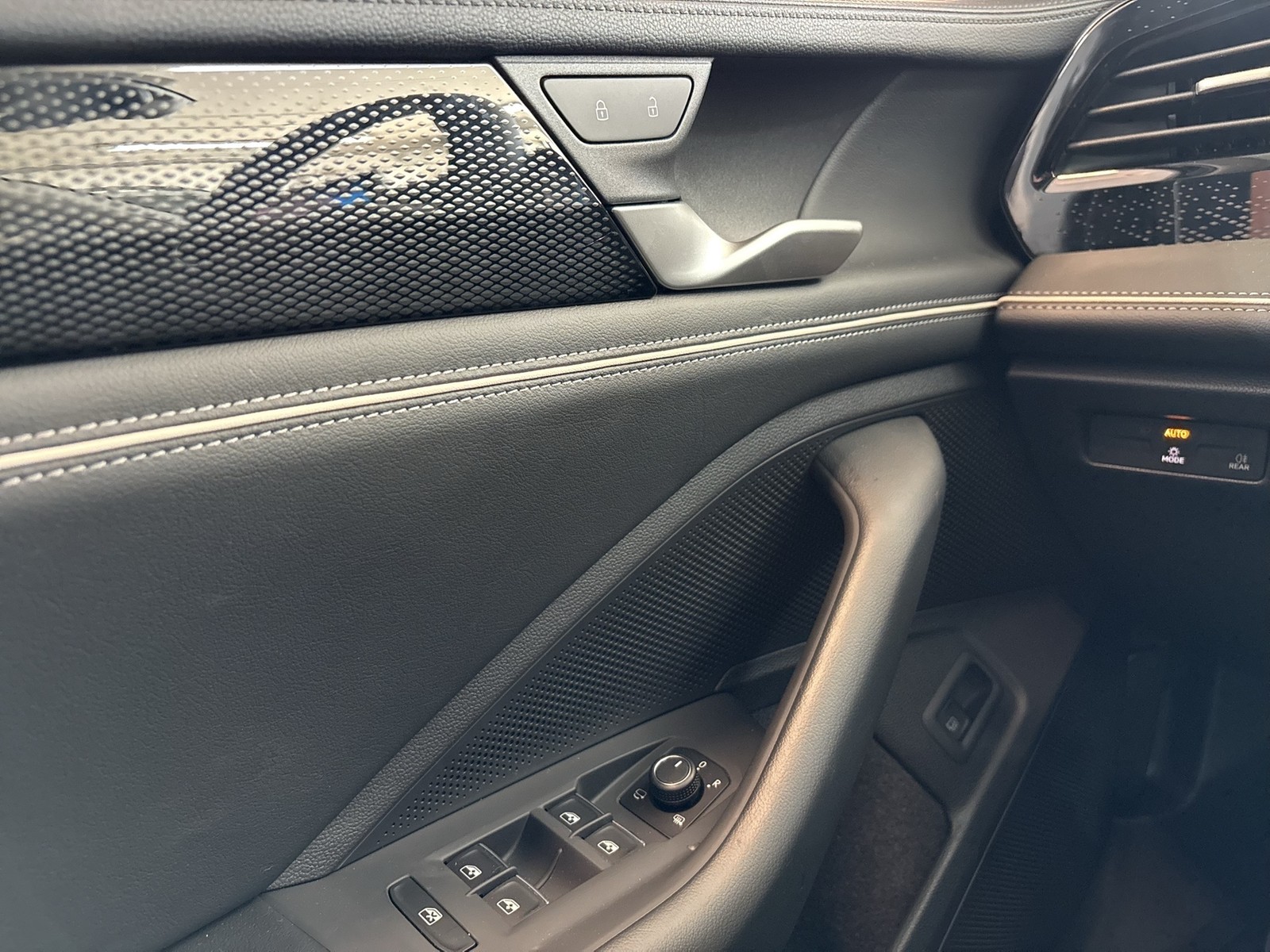 Volkswagen Passat Variant 1.5 HYBRID BUSINESS AHK CAM ACC