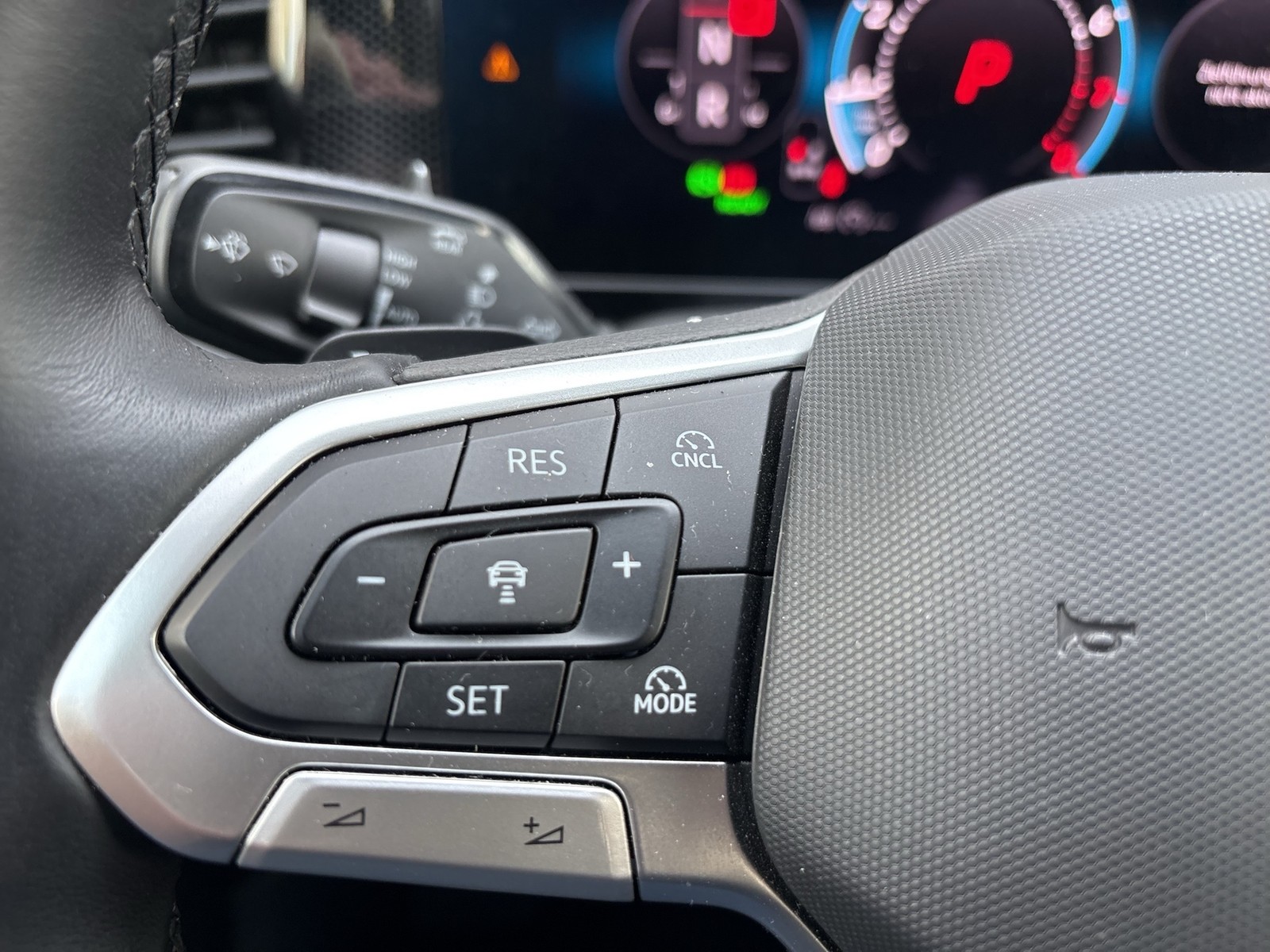 Volkswagen Passat Variant 1.5 eTSI BUSINESS AHK 360°CAM ACC