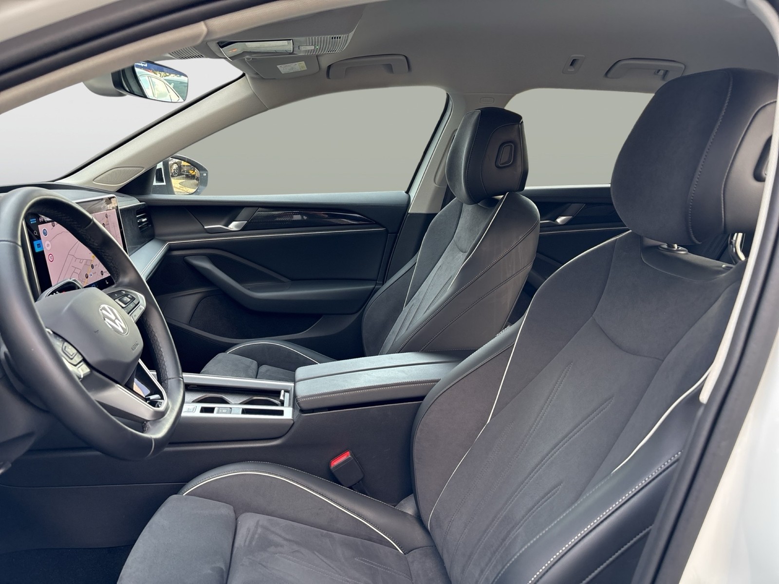Volkswagen Passat Variant 1.5 eTSI BUSINESS AHK 360°CAM ACC