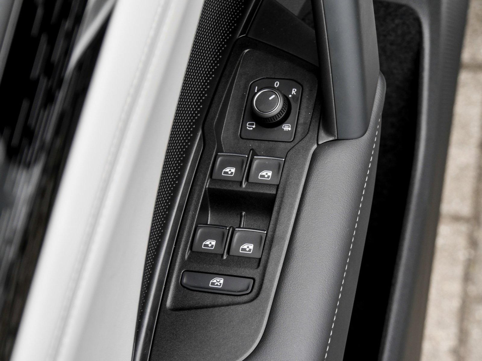 Volkswagen Tiguan 2.0 ELEGANCE 4X4 AHK HARMAN CAM NAVI LED